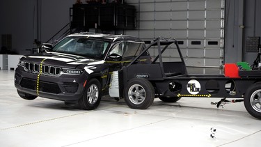 2023 Jeep Grand Cherokee Side Crash Test