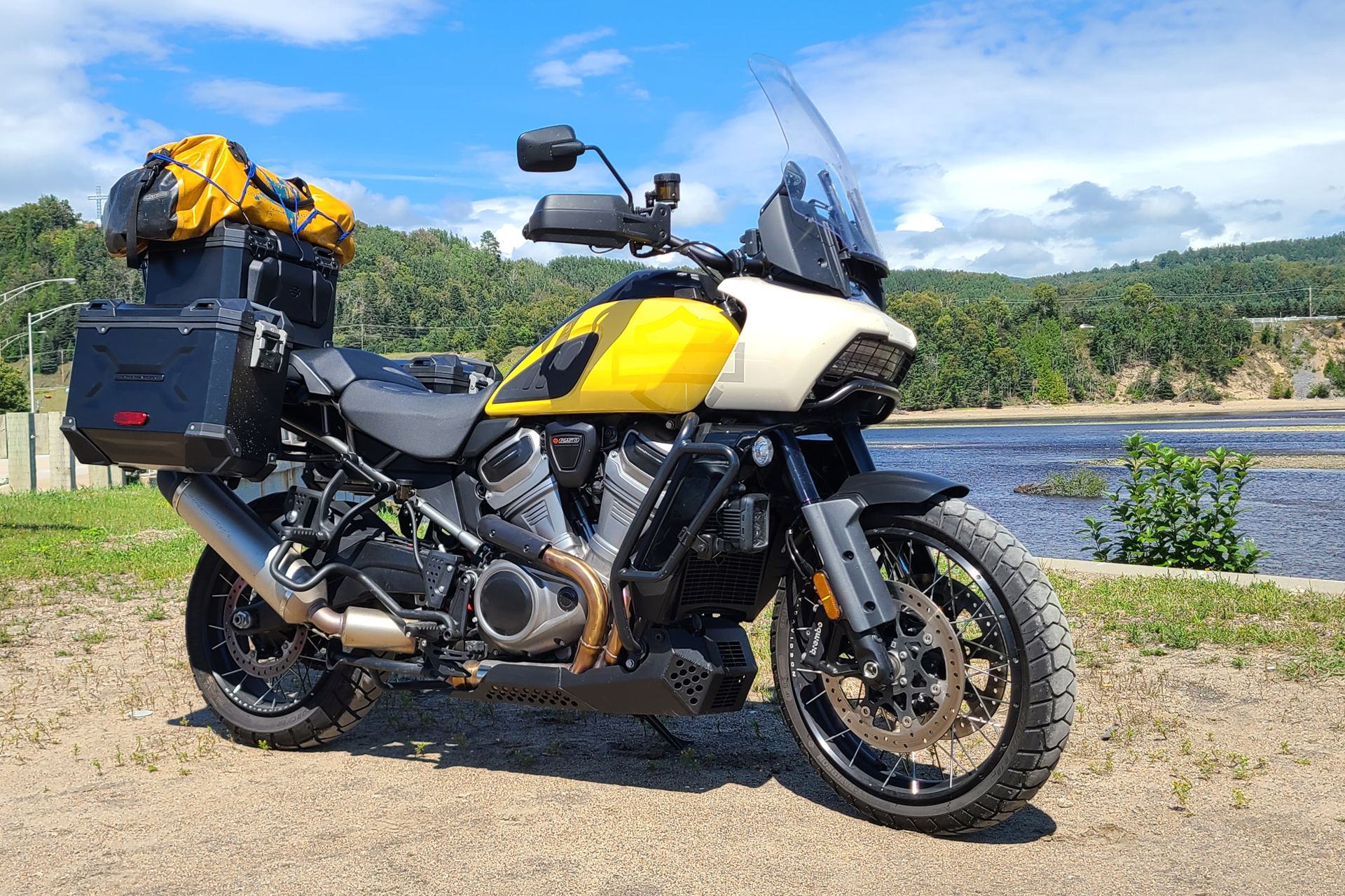 Hd adventure touring hotsell