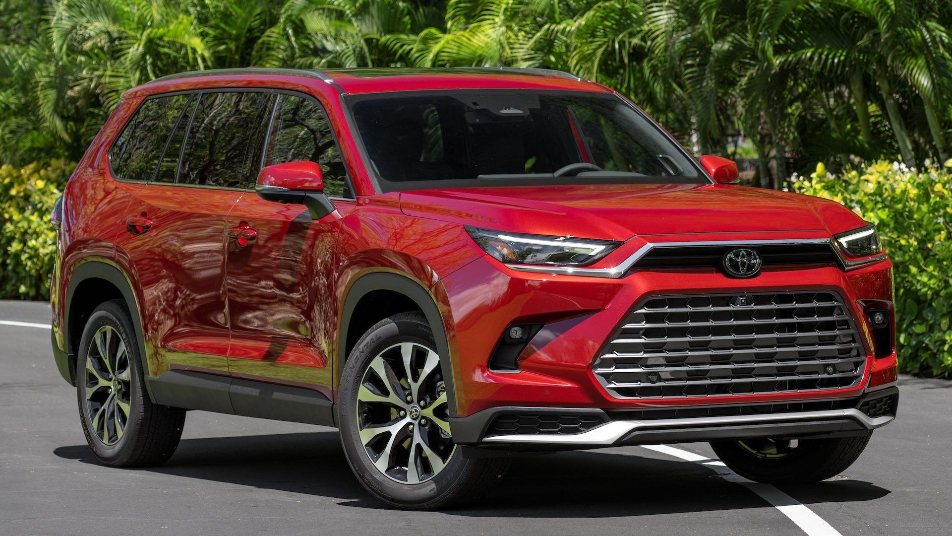 2021 Toyota Highlander Hybrid Review: An Actually Fuel Efficient Midsize  SUV