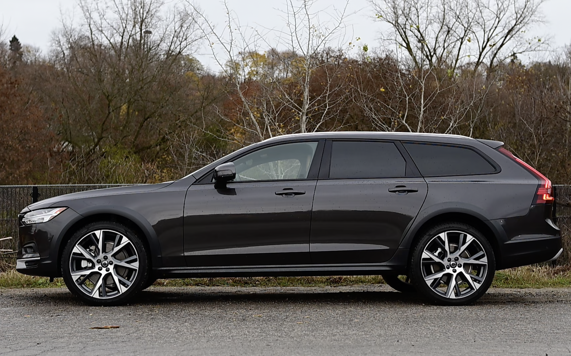 2024 Volvo V90 Cross Country Car Review - Reviews | Driving