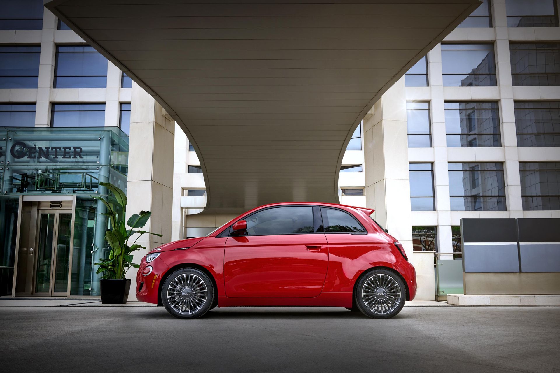 2024 Fiat 500e has 240-km range | Reviews Gallery - Reviews | Driving