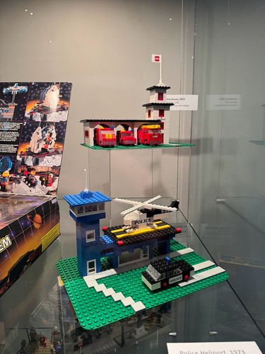 A helicopter-landing-pad LEGO set