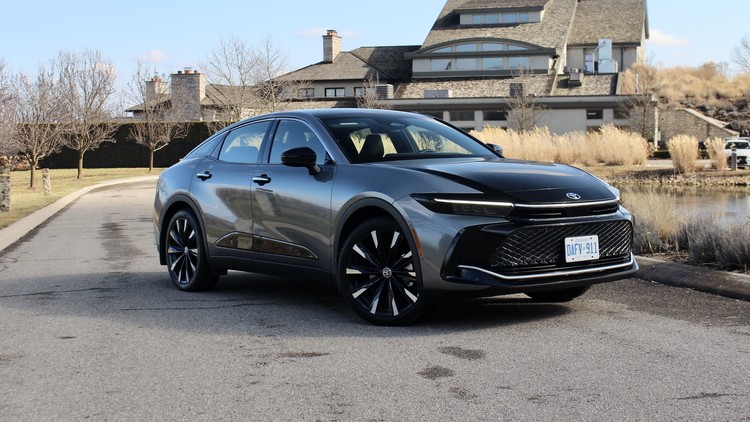 2024 Toyota Crown Platinum | Hybrid Car Review | Driving