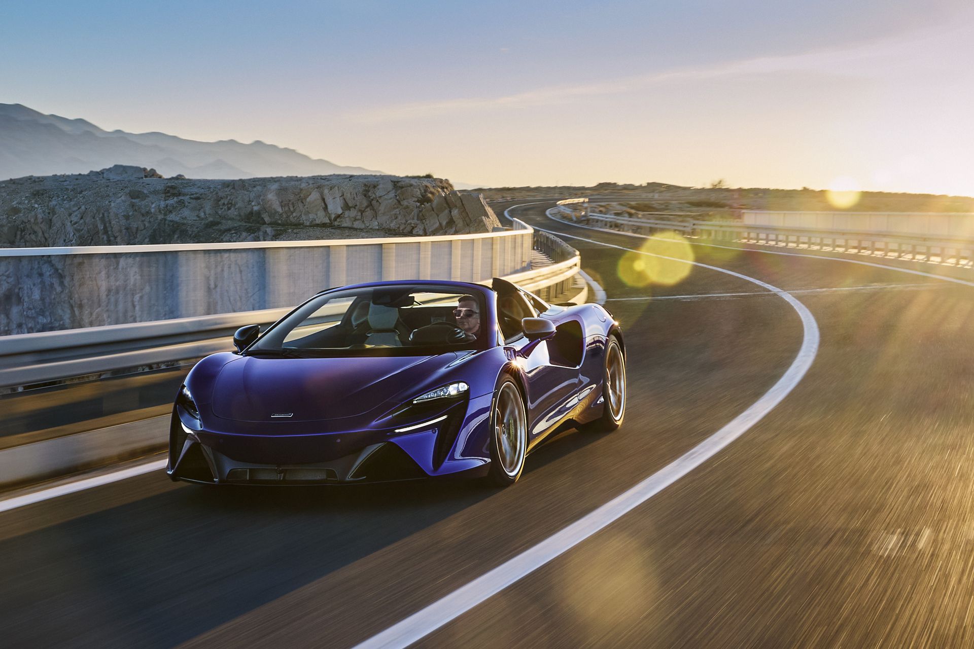 2025 McLaren Artura Spider loses top, keeps performance Driving