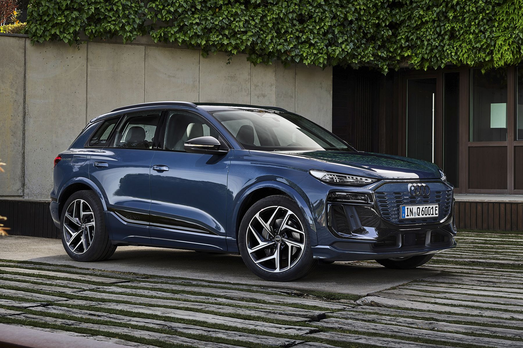 2025 Audi Q6 etron debuts automaker's allelectric future Reviews