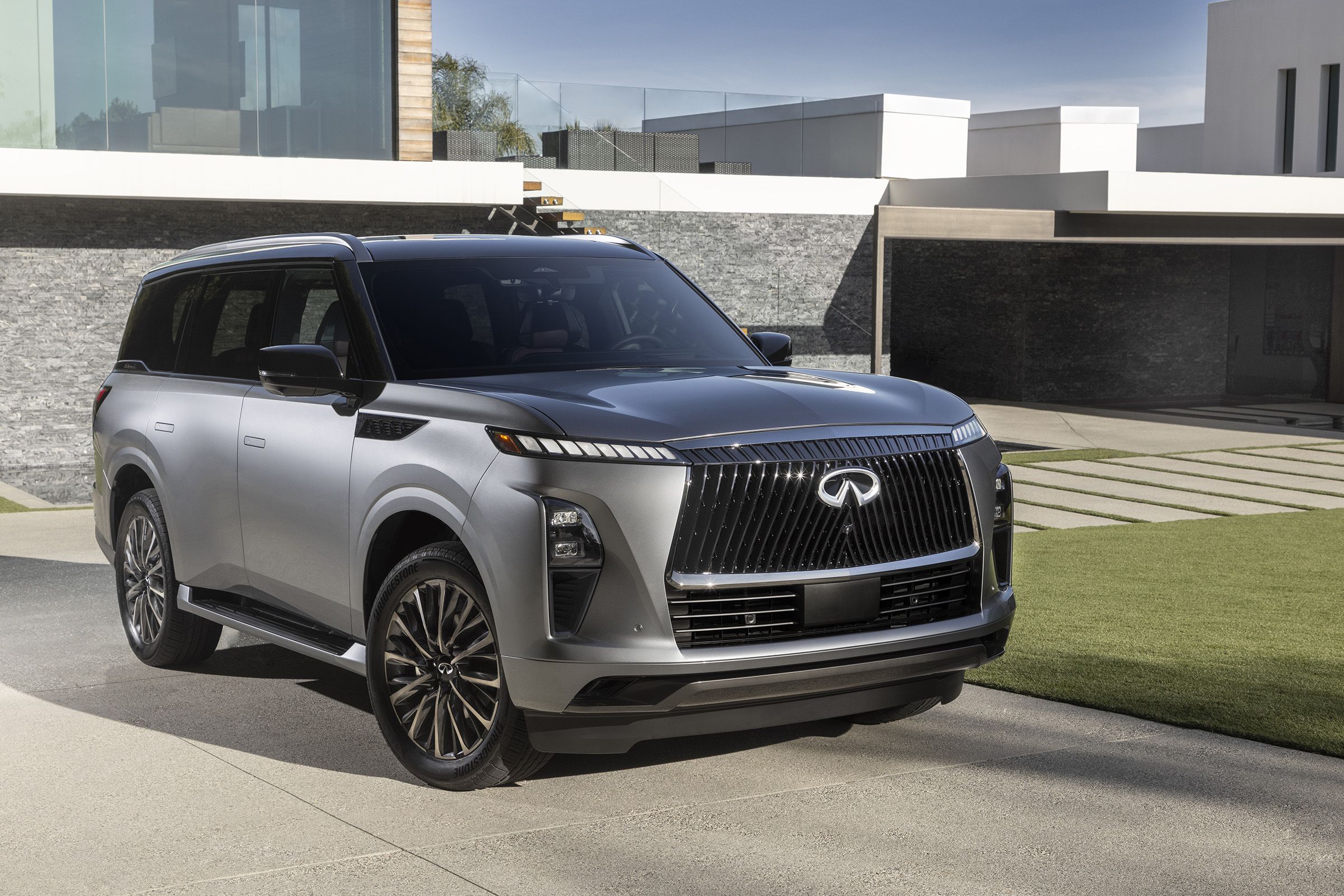 2025 Infiniti QX80 elevates luxury with heated, massaging rear rows ...