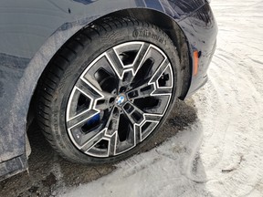 Mobile tire repair on the BMW i5
