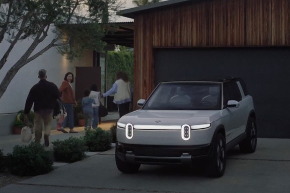 Rivian reveals US$45,000 electric R2 SUV, to bow 2026 - Reviews | Driving