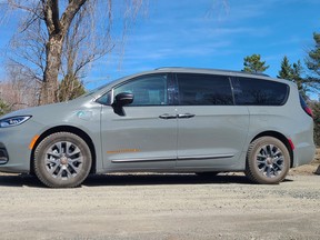 2024 Chrysler Pacifica Hybrid PHEV