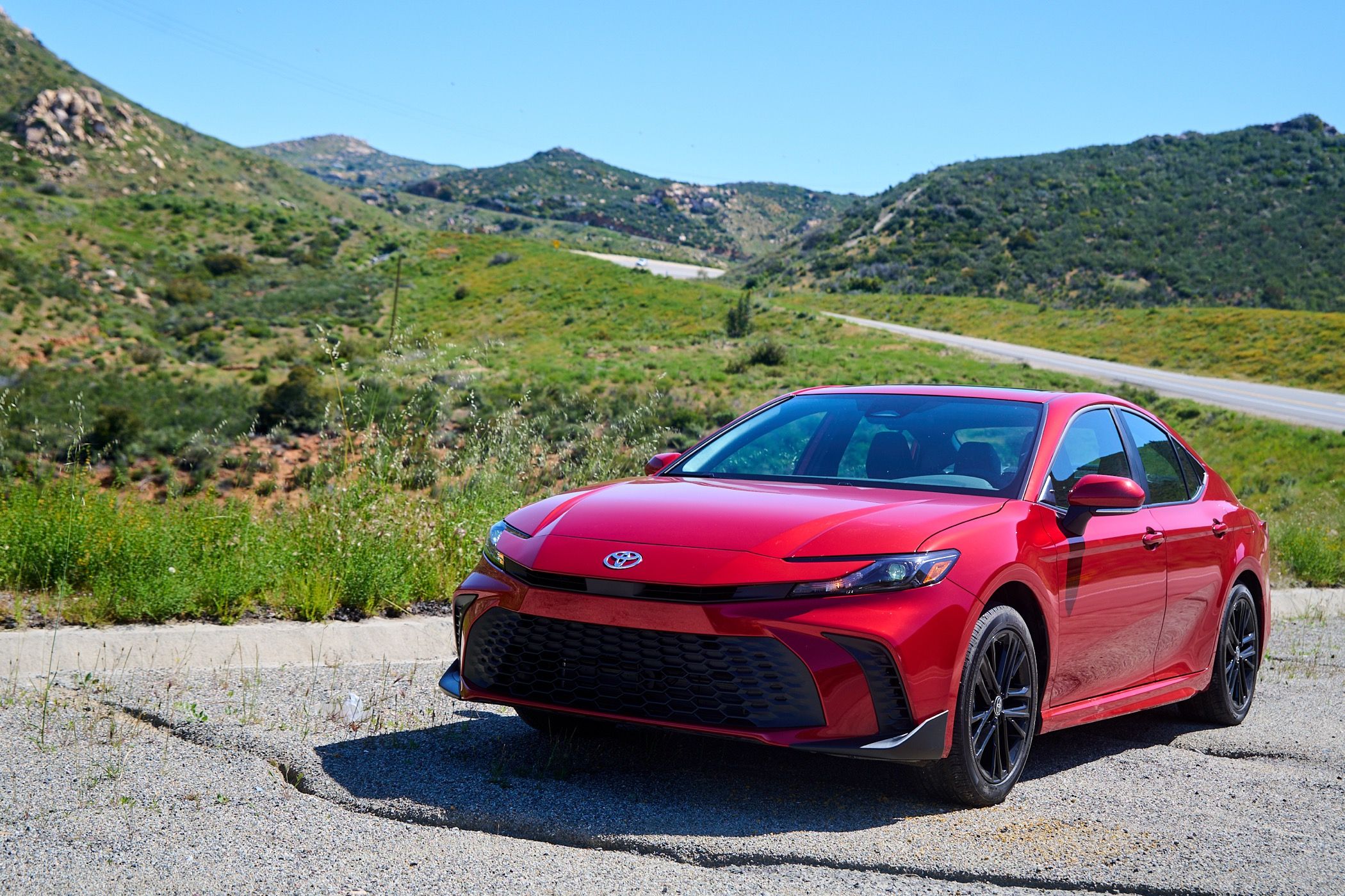 2025 Toyota Camry Hybrid | Car Review - Reviews | Driving