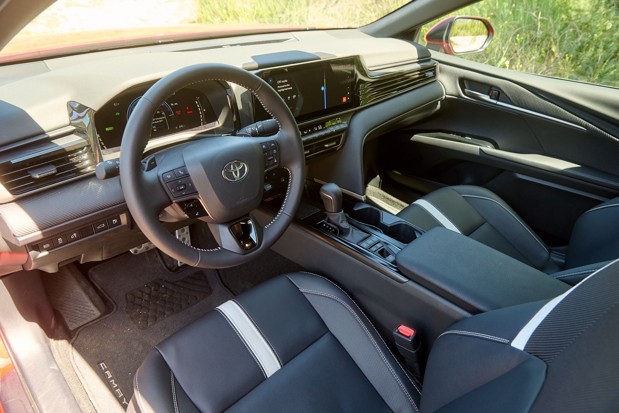 2025 Toyota Camry Hybrid | Car Review - Reviews | Driving