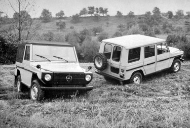 Mercedes-Benz off-road vehicle as an open vehicle with short wheelbase (2,400 millimetres) and a station wagon with long wheelbase (2,850 millimetres). Photograph from the internal brochure “Mercedes-Benz Cross Country Car. Technical Description” published in November 1975.