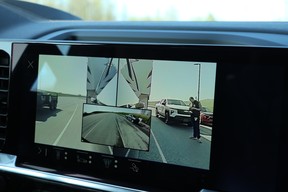 The centre screen can display one view or several at once