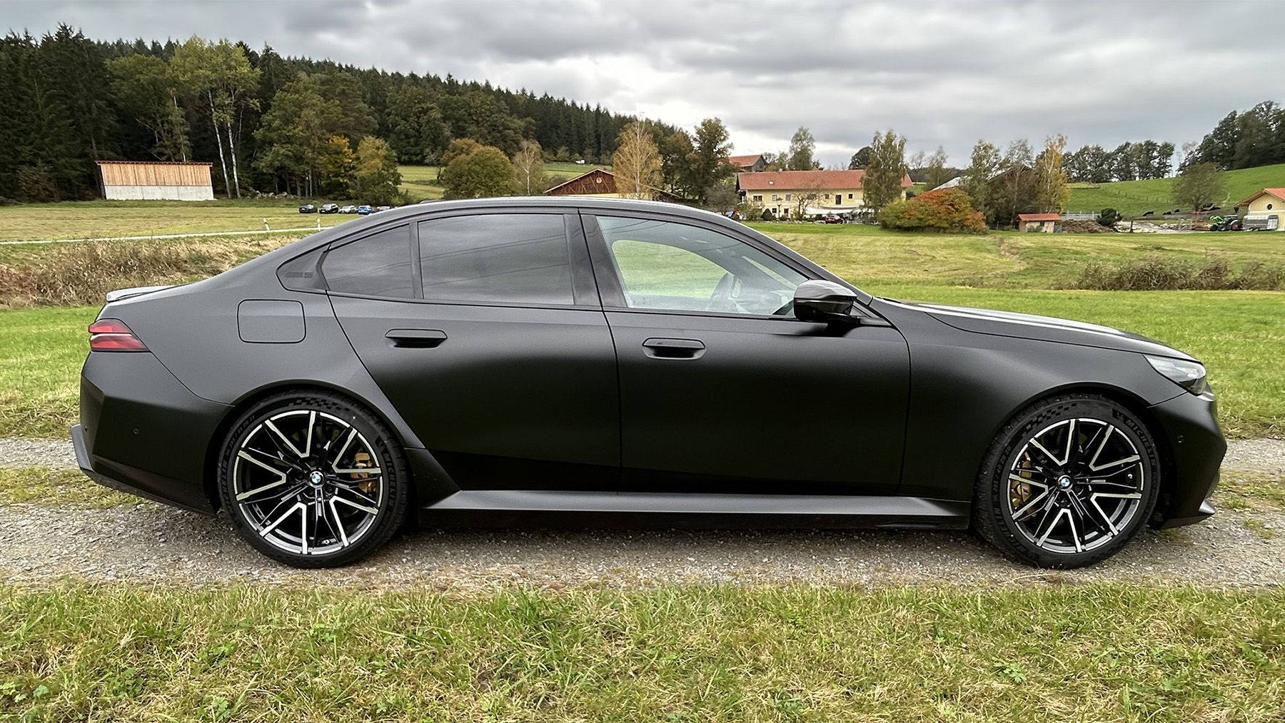 2025 BMW M5 PHEV is a compliance car, but keeps the heavyweight crown