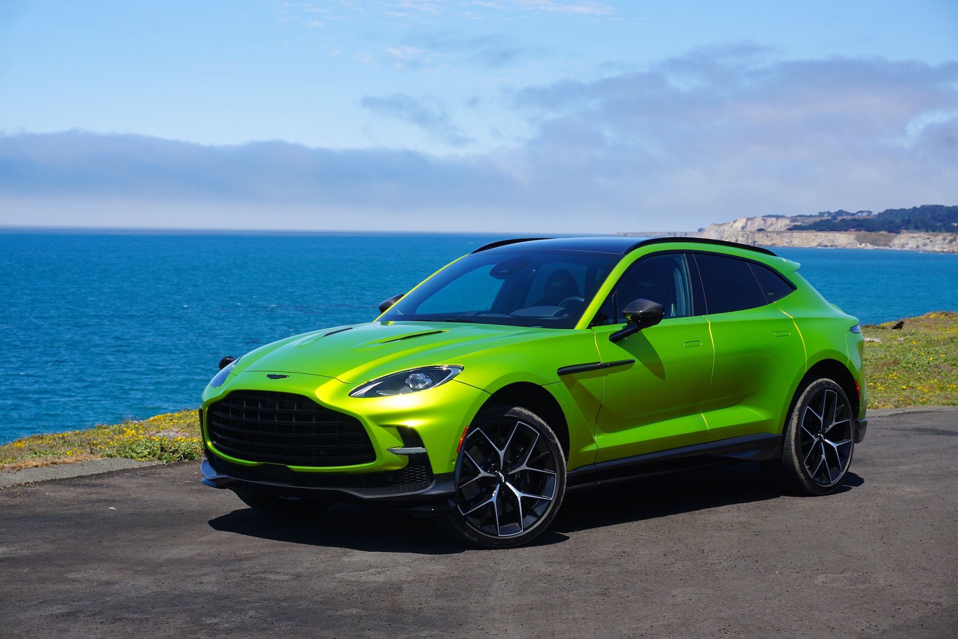 2025 Aston Martin DBX707 balances a sports car feel with enhanced luxury