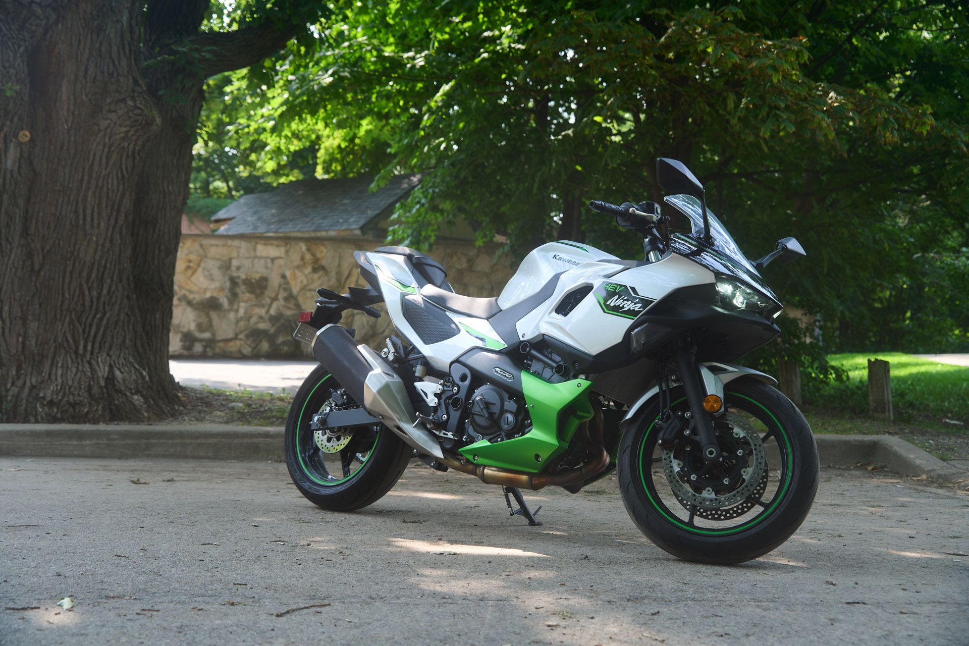 2024 Kawasaki Ninja 7 Hybrid brings Prius-like tech to bikes