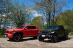 2024 Toyota Tacoma TRD Off-Road (red) and 2024 Jeep Gladiator JT Mojave X (green)