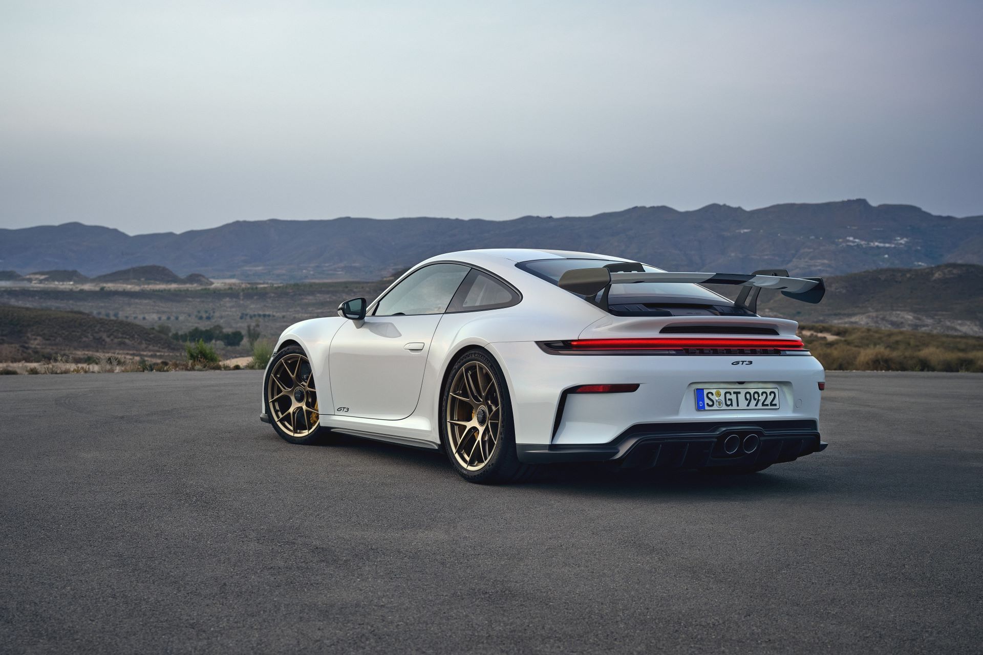 Porsche issues 'do not drive' warning on some 911s, 718s