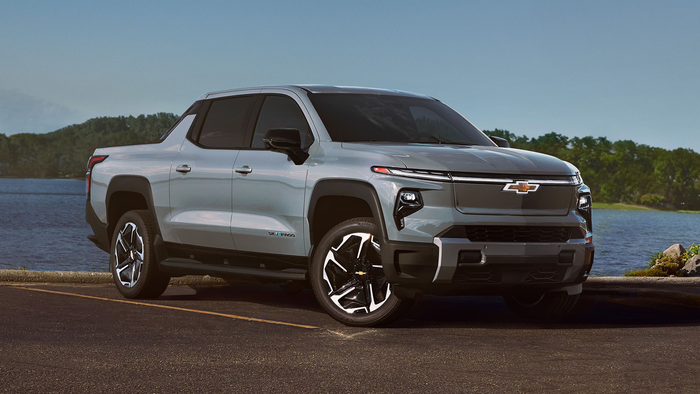 2025 Chevrolet Silverado EV ups range, offers new trim | Driving