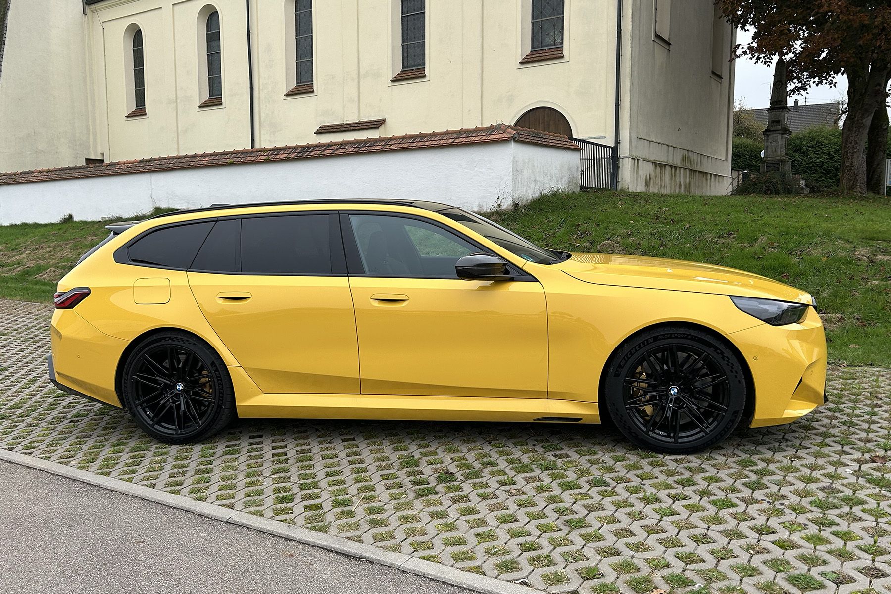 2025 BMW M5 Touring PHEV | Station Wagon Review - Reviews | Driving