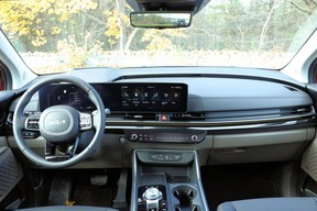 2025 Kia Carnival Hybrid front cabin
