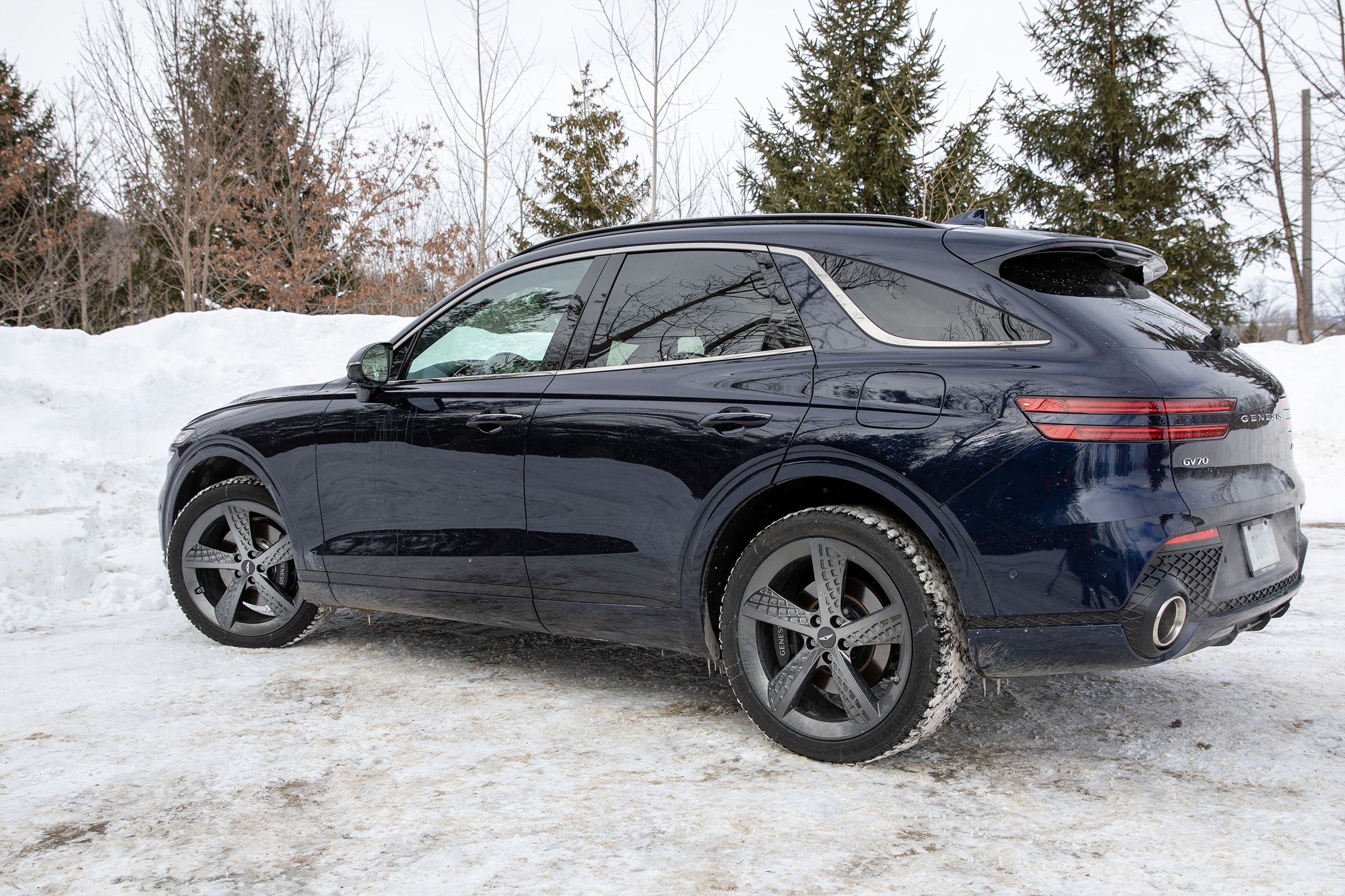 2025 BMW X3 vs Genesis GV70 | SUV Comparison - Reviews | Driving