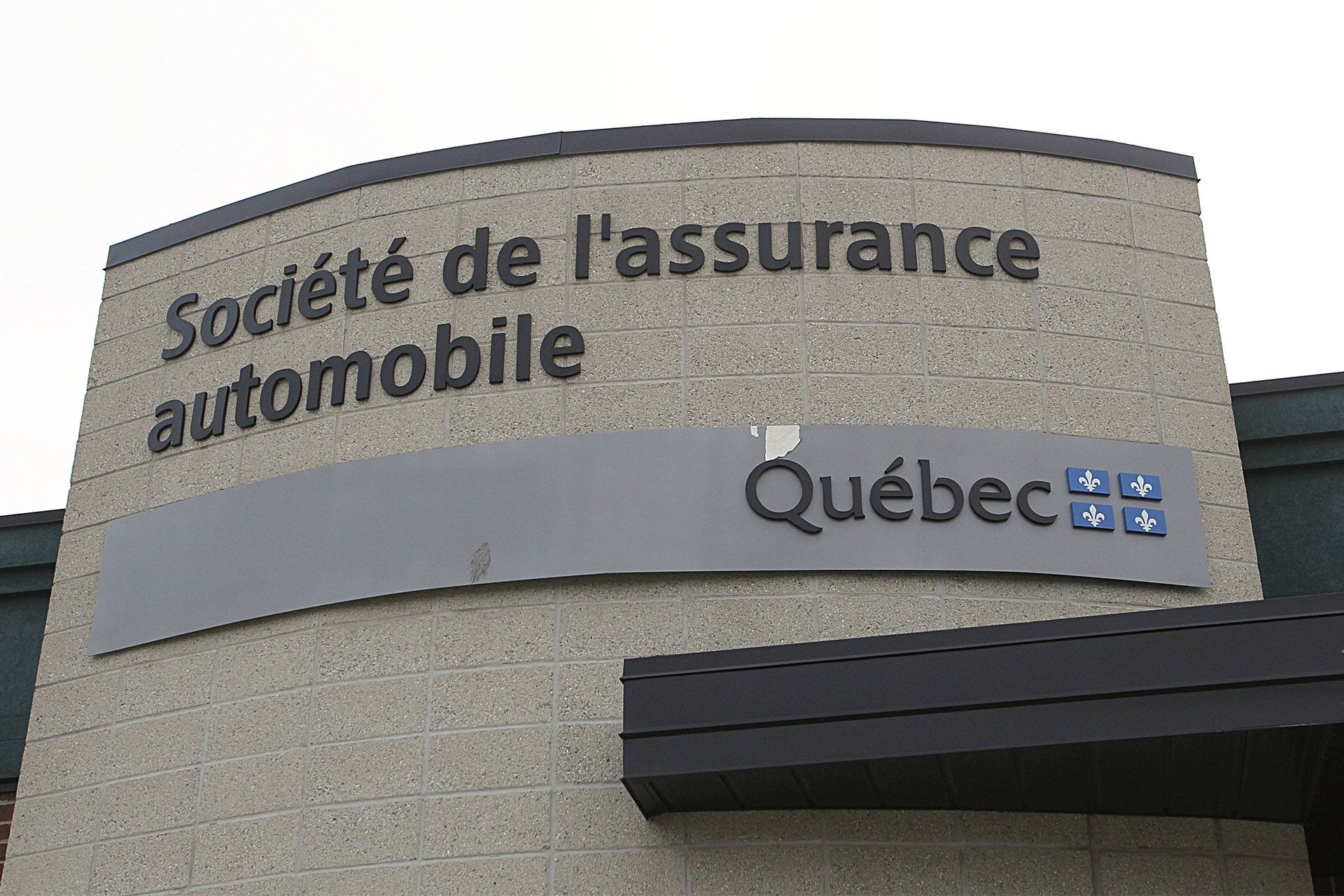 Quebec to cut licence fees in half—if you're a good driver