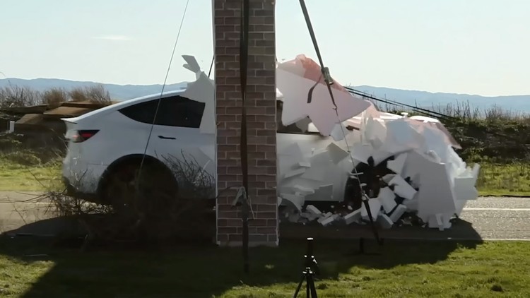 YouTuber tricks Tesla Autopilot with Wile-E.-Coyote-style painted wall ...