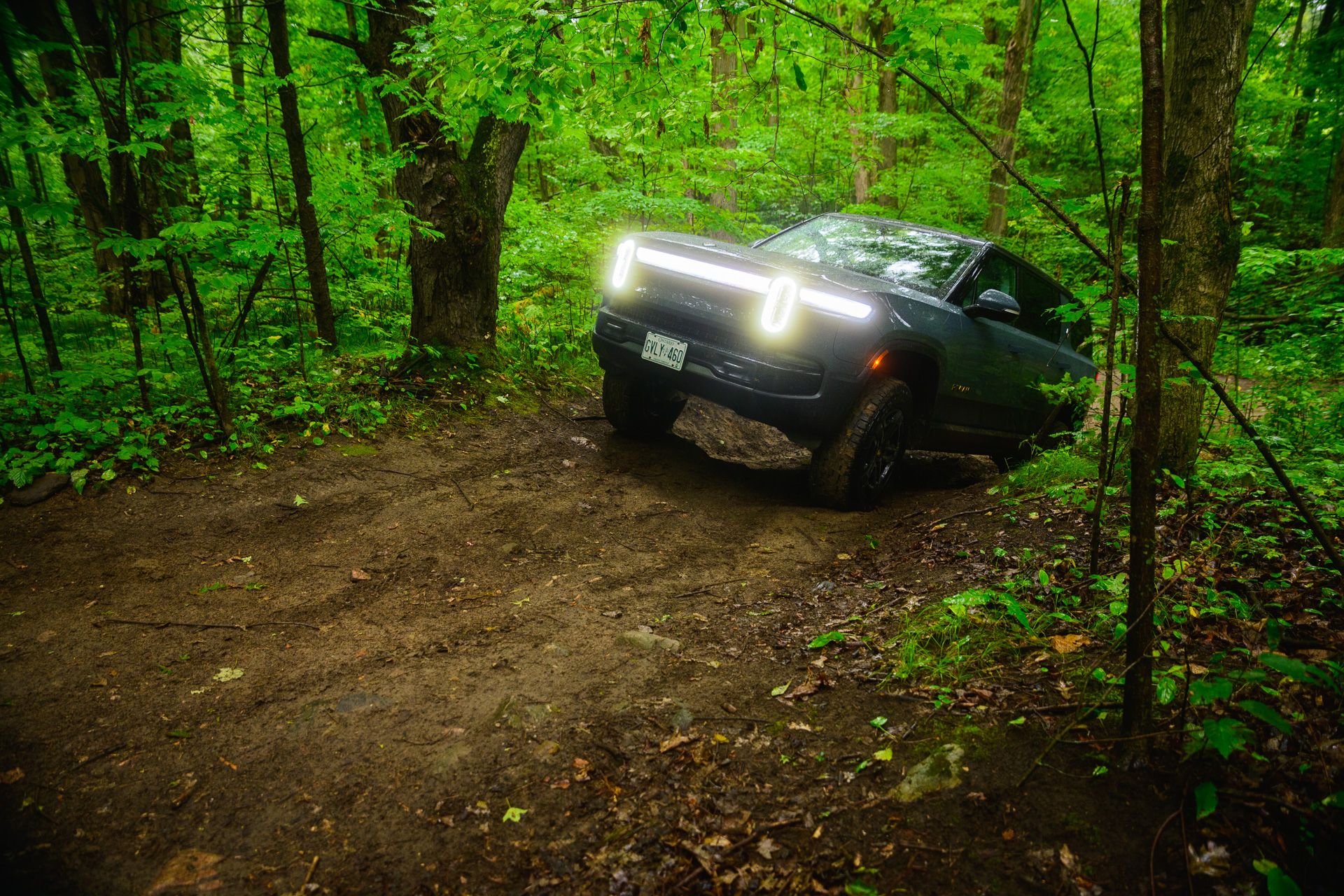 Off-Road Review: 2026 Rivian R1S greets Canada with polite off-road ability