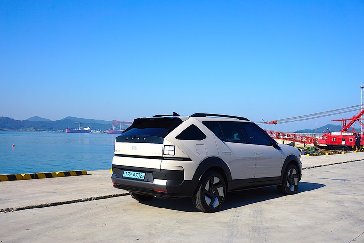 First Drive: 2026 Hyundai Nexo FCEV | Reviews Gallery - Reviews | Driving