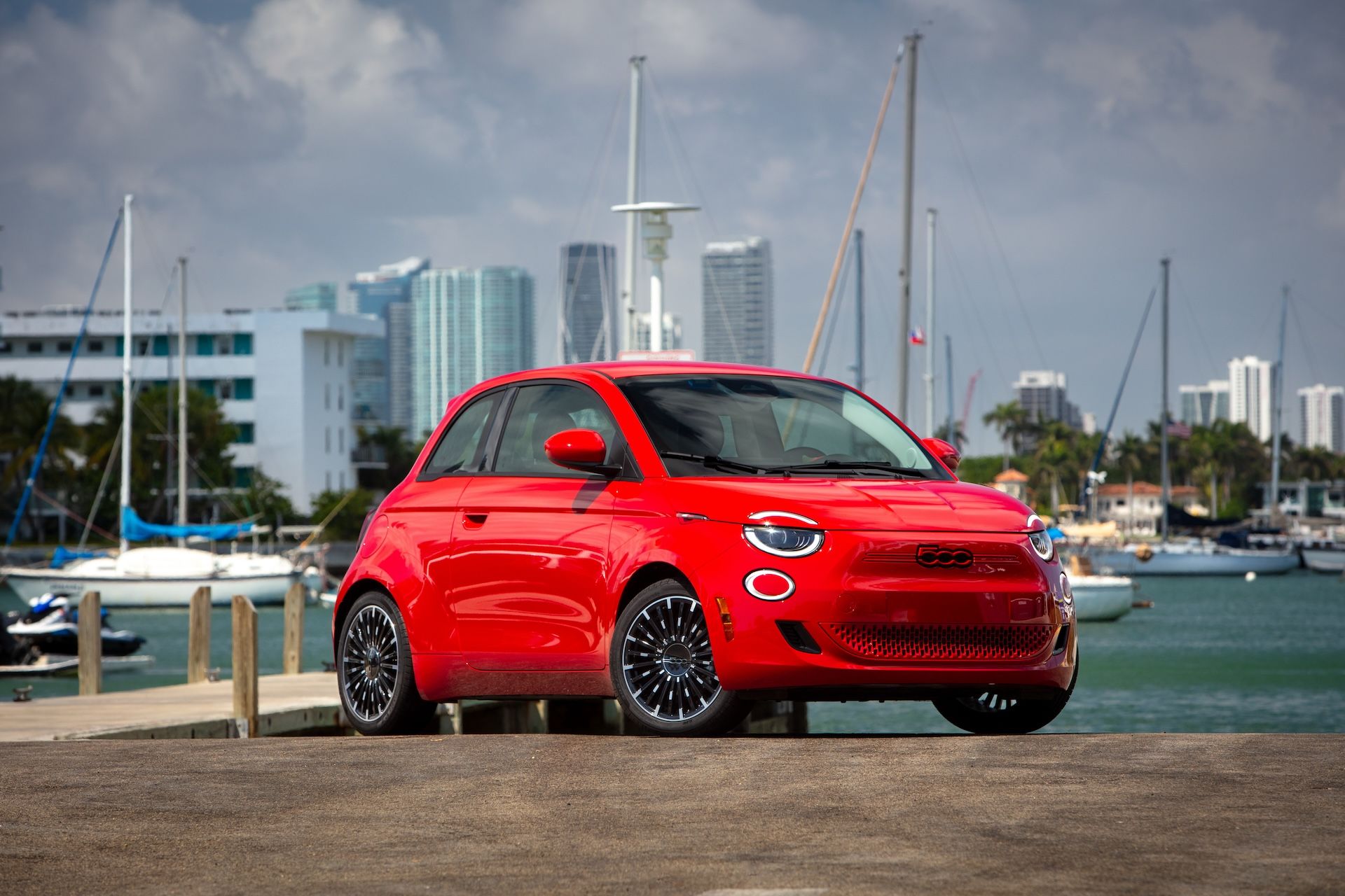 FIAT (500e) RED