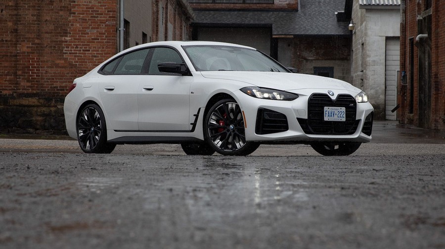بي ام دبليو M440i غران كوبيه 2026 المنظر الرئيسي