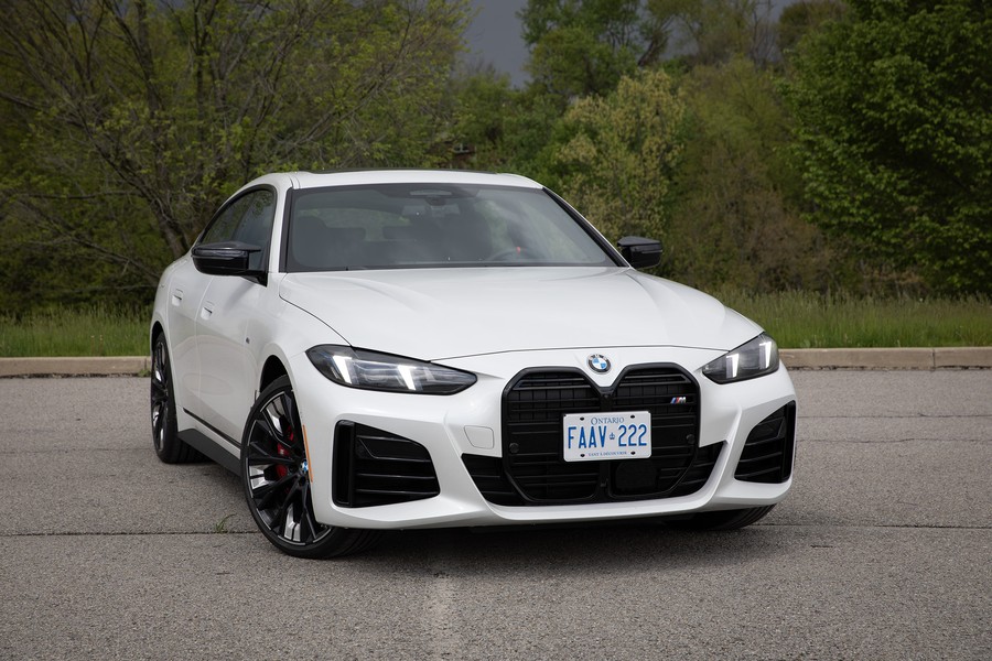 بي ام دبليو M440i غران كوبيه 2026 التصميم الأمامي