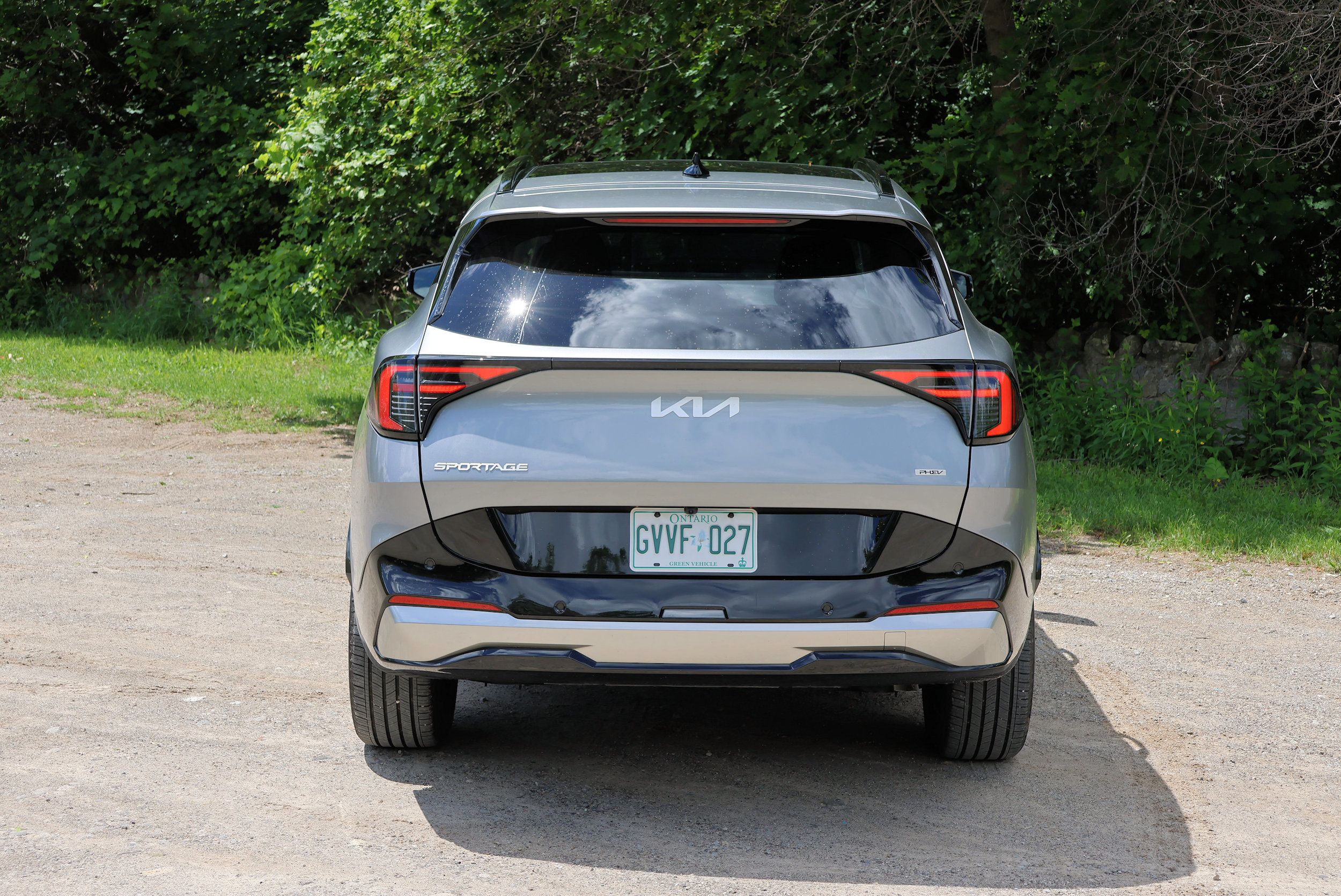 كيا سبورتاج PHEV من الجانب الخلفي
