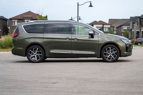 2027 Chrysler Pacifica Pinnacle