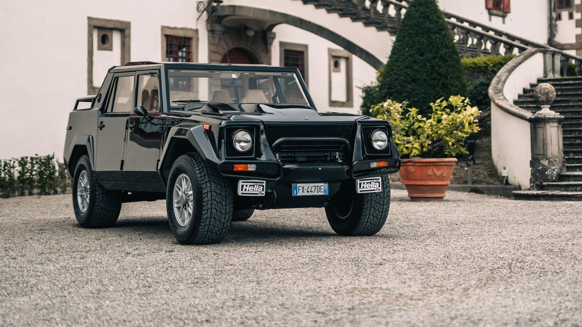 Lamborghini LM002