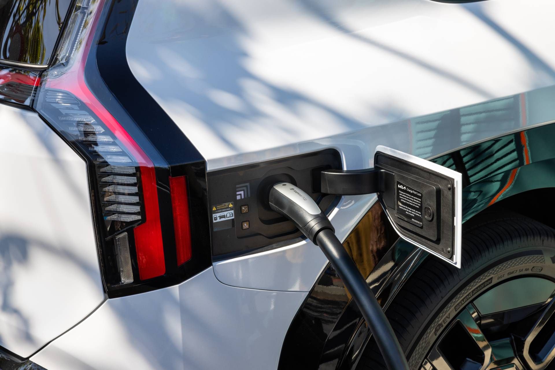 A 2026 Kia EV9 recharging