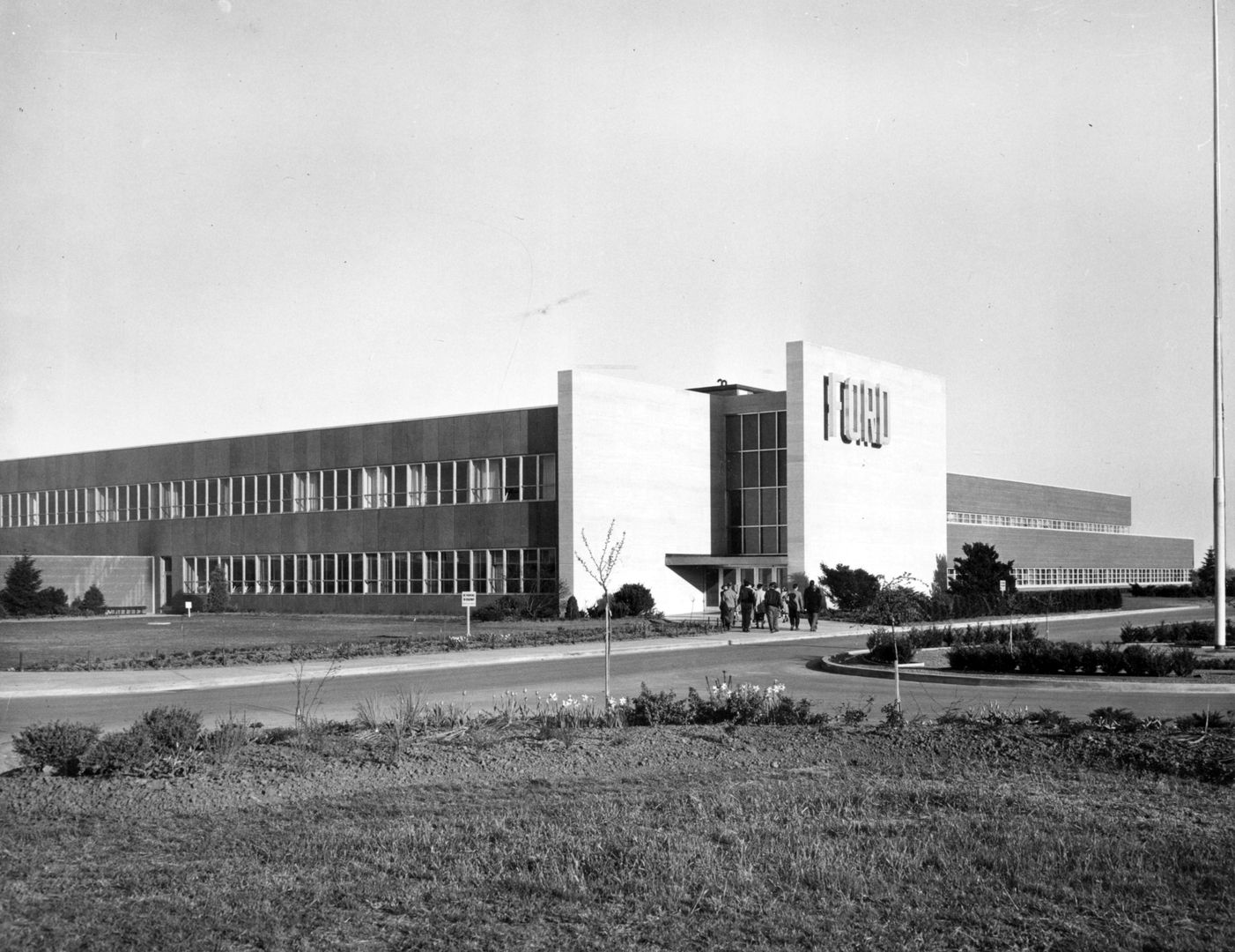 Ford opened a new plant in Oakville, Ontario in 1953