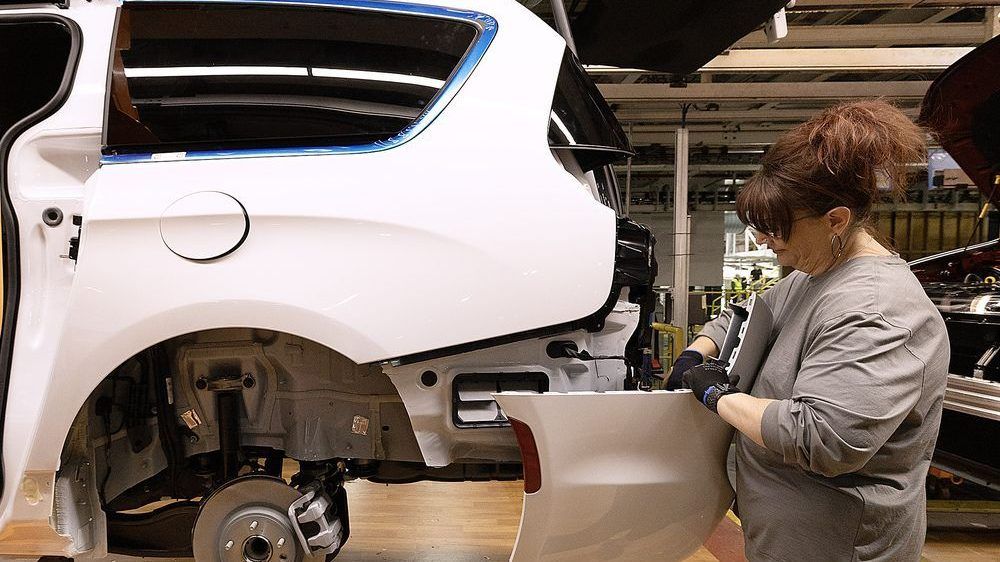 A worker installs a rear bumper on a Chrysler Pacifica at the Stellantis Windsor assembly plant on Thursday, May 28, 2026. (Dan Janisse/Windsor Star)