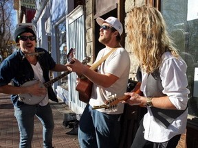 Buskers on Whyte Avenue. Photo by John Lucas / Edmonton Journal