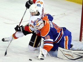 Playing behind one of the NHL's weakest defensive teams, there have been nights during his three years in the NHL that Devan Dubnyk hasn't gotten a lot of help.    (Brian J. Gavriloff / Edmonton Journal)