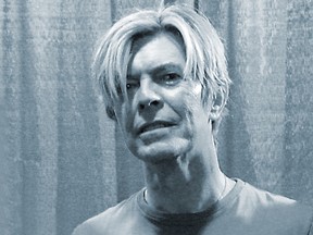 2004.04.09 Bowie blu