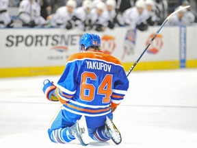 The faces may be blurred, but that doesn't obscure the fact that practically every player on the L.A. Kings bench is taking in Nail Yakupov's famous "celly" ... even as the usual object of their attention, the puck, is in the net at the other end.