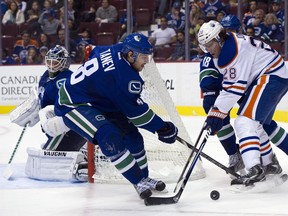 Vancouver Canucks defenceman Chris Tanev playing against the Edmonton Oilers. (Photo: Rich Lam/Getty Images)