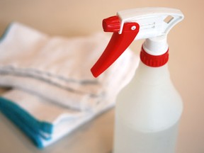White vinegar as household cleaner