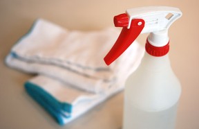 White vinegar as household cleaner