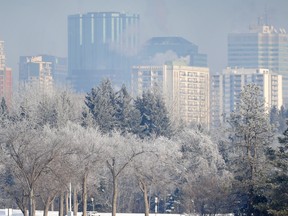 EDMONTON, ALBERTA, NOVEMBER 13, 2014: Ice fog covers downtown as sen from the river valley in Edmonton on Thursday Nov 13, 2014. (Photo by John Lucas/Edmonton Journal)(standalone)