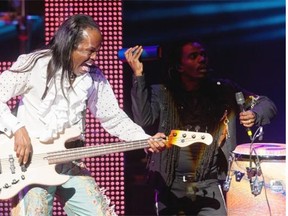 Earth, Wind & Fire bassist Verdine White’s solos were smooth and supple, writes reviewer Sandra Sperounes.