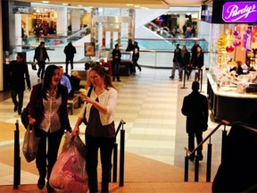 Last minute shoppers at City Centre Mall in Edmonton, December 23, 2013.