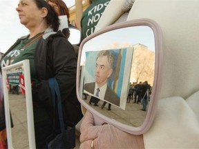 Fol­low­ing Al­berta Premier Jim Prentice’s com­ments this week that Al­ber­tans need to take a hard look in the mir­ror over the prov­ince’s fi­nan­cial prob­lems, a dem­on­stra­tion was held on the steps of the Legislature to hold up mir­rors to the build­ing and PC gov­ern­ment in Ed­mon­ton on March 7, 2015.